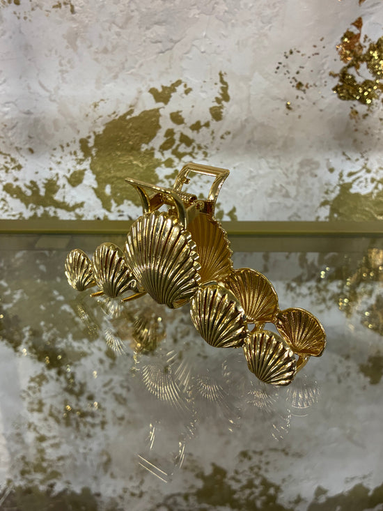 Shell clip