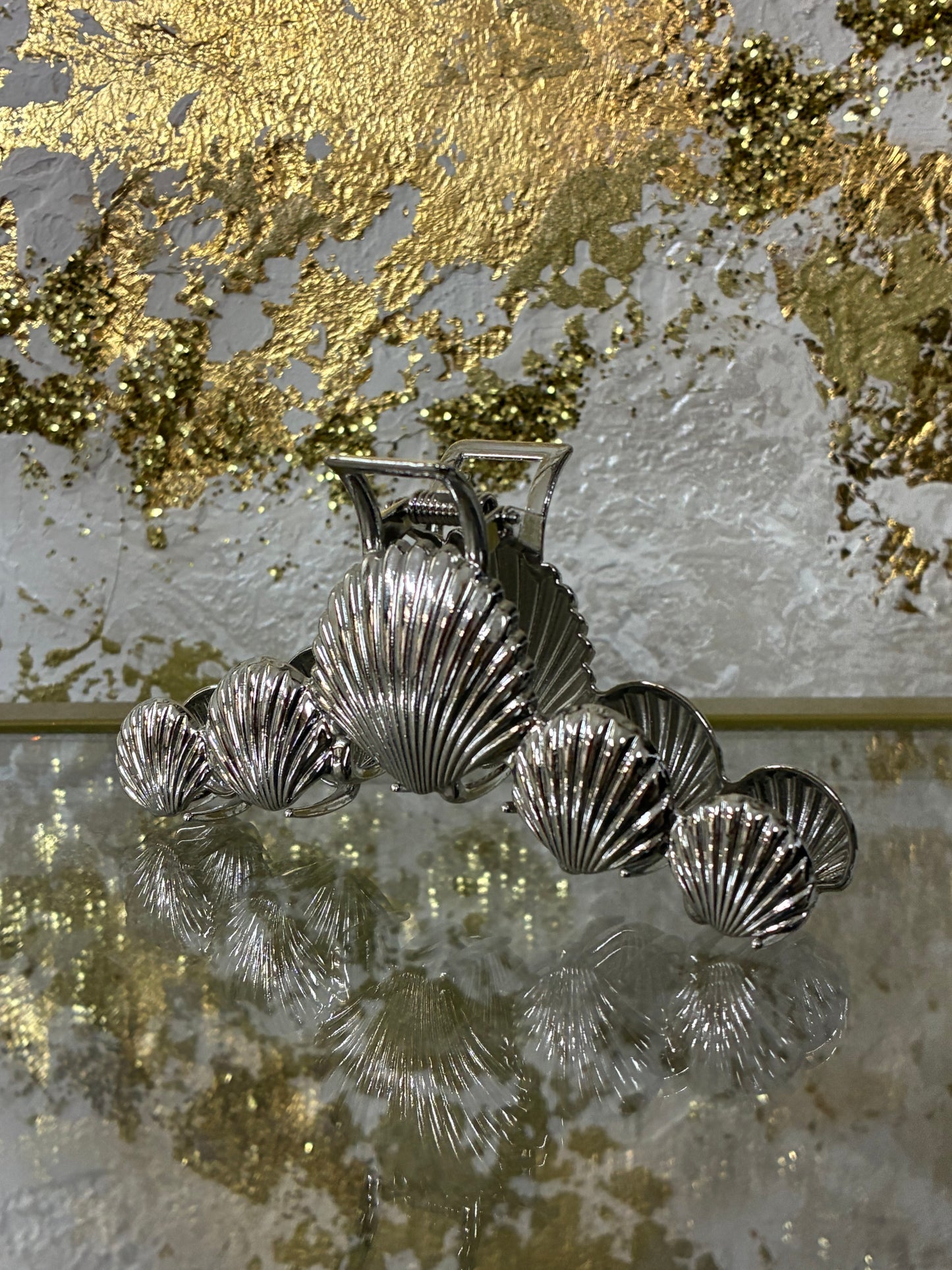 Shell clip