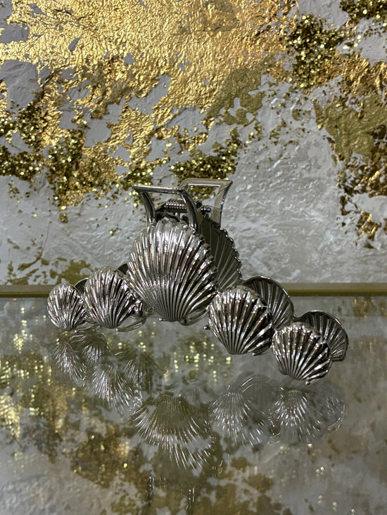 Shell clip