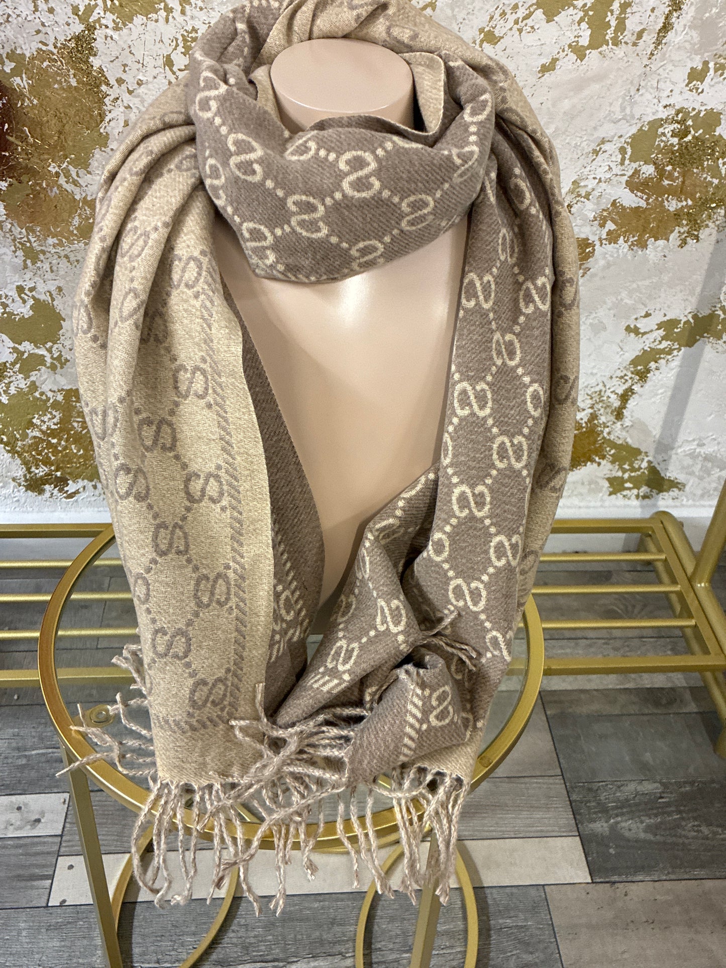 Sissy scarf