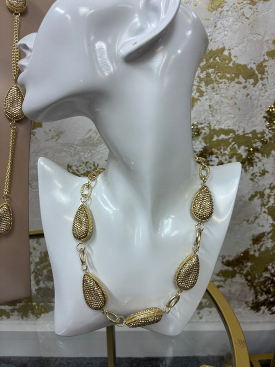 Lily necklace