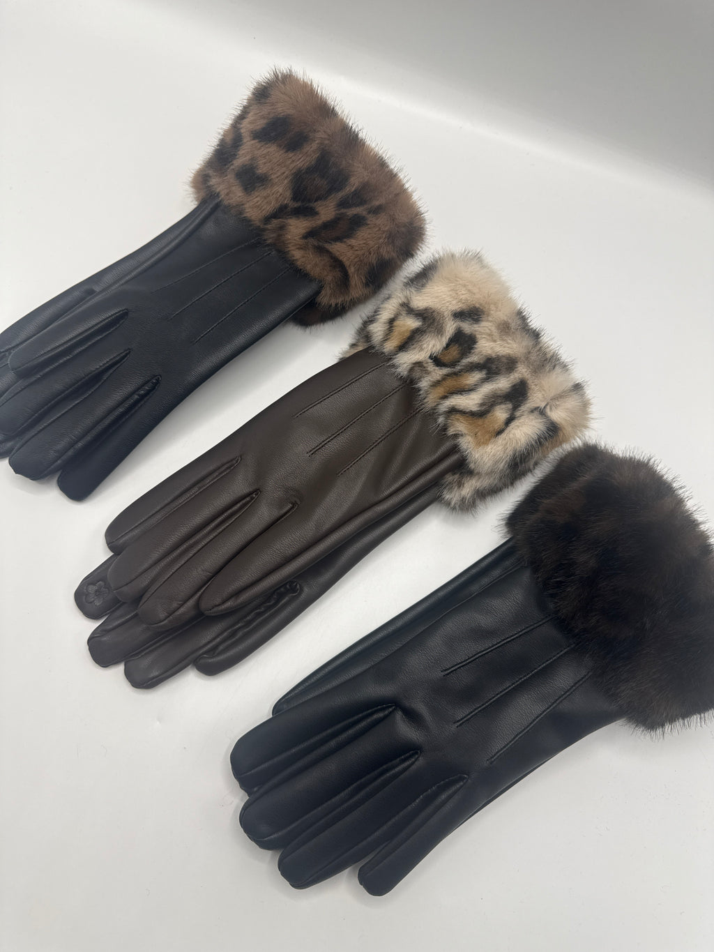 Leopard gloves