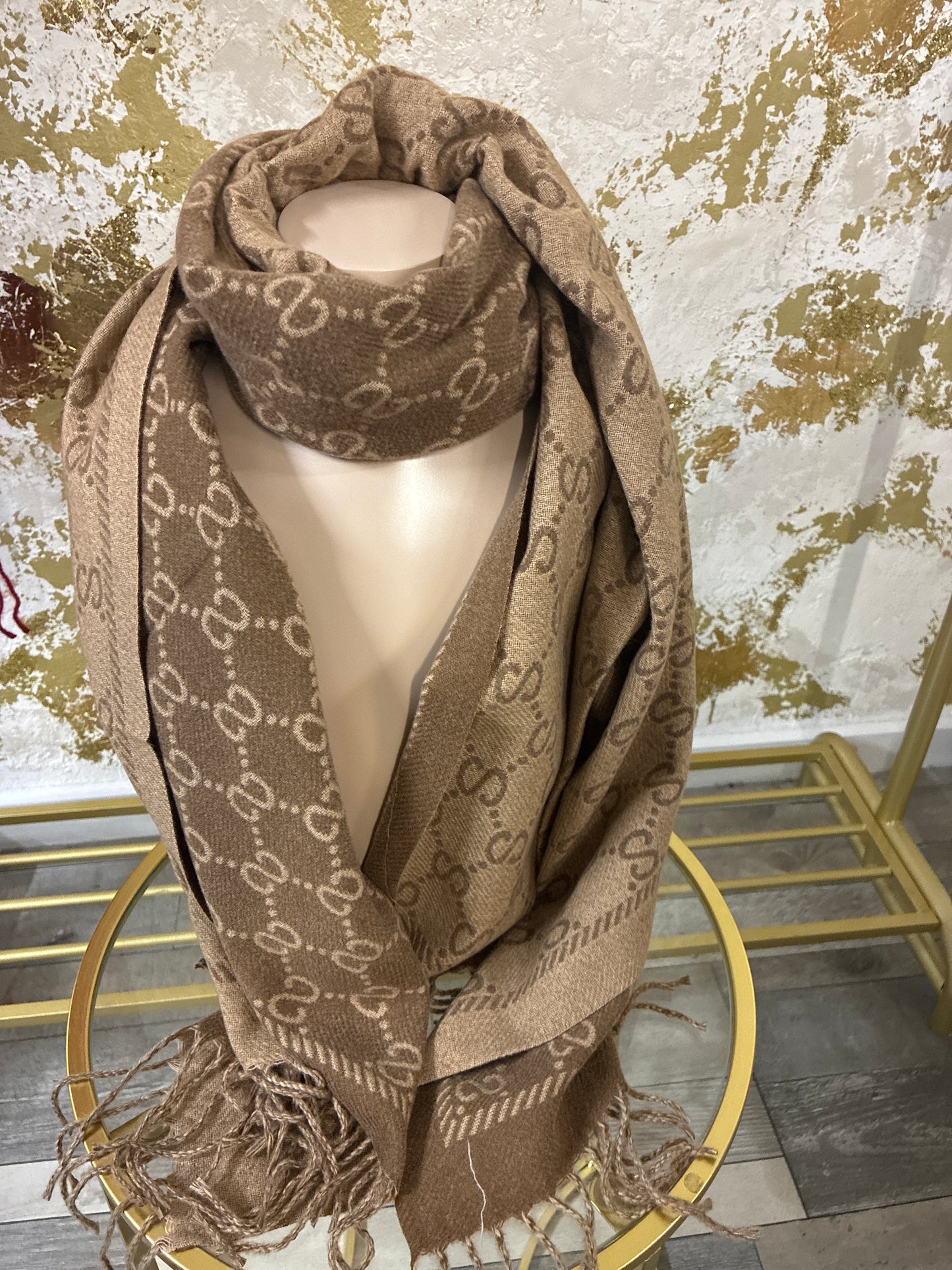 Sissy scarf